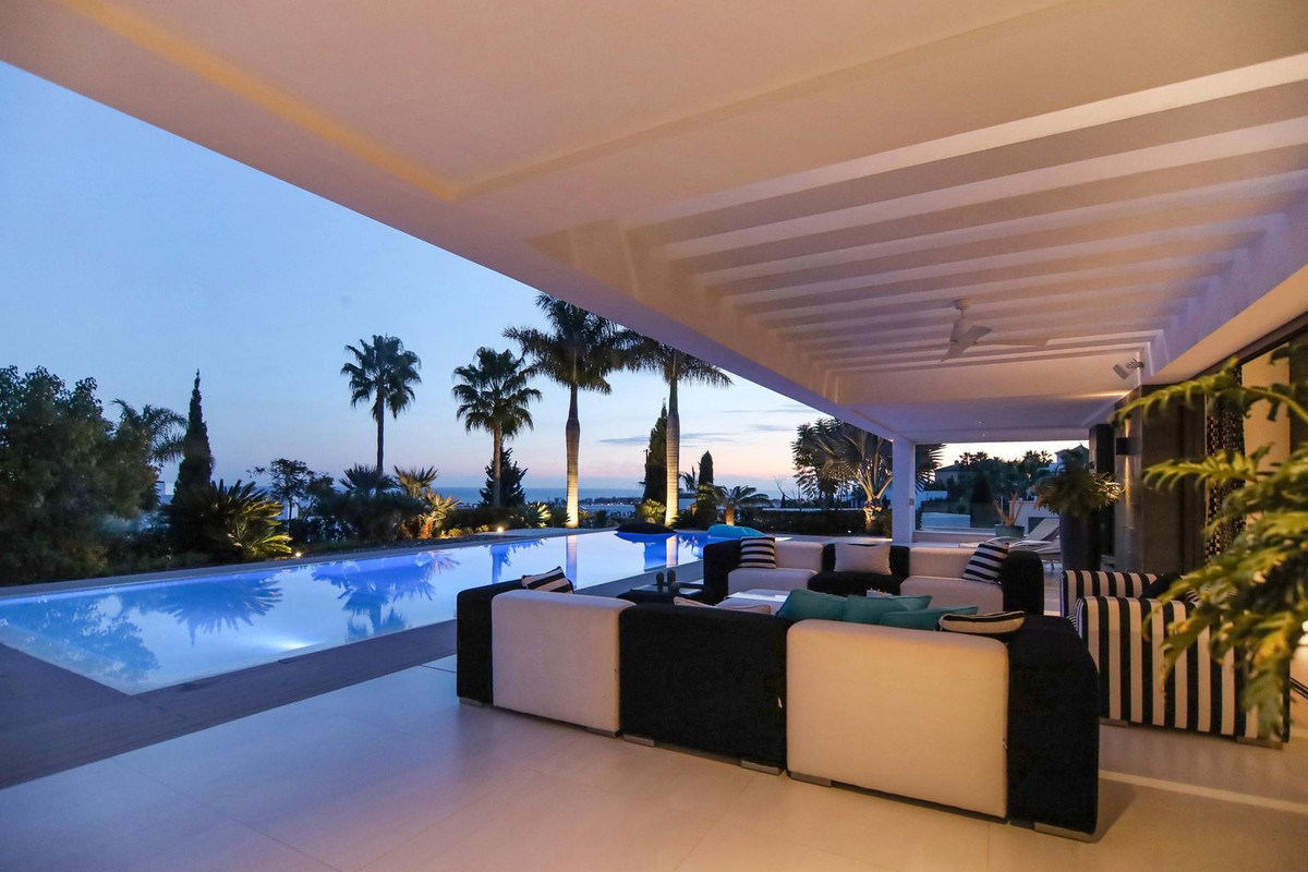 6 Bed Townhouse for sale in Los Flamingos Costa Del Sol, Málaga, Spain