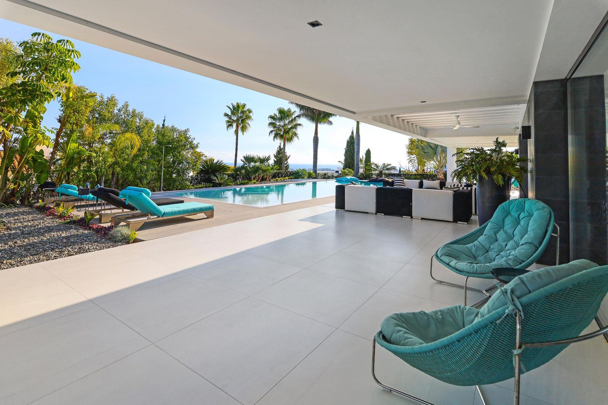 6 Bed Townhouse for sale in Los Flamingos Costa Del Sol, Málaga, Spain