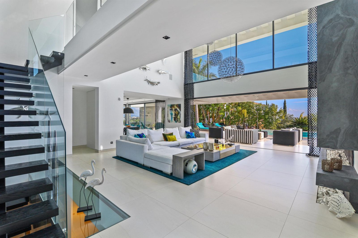 6 Bed Townhouse for sale in Los Flamingos Costa Del Sol, Málaga, Spain