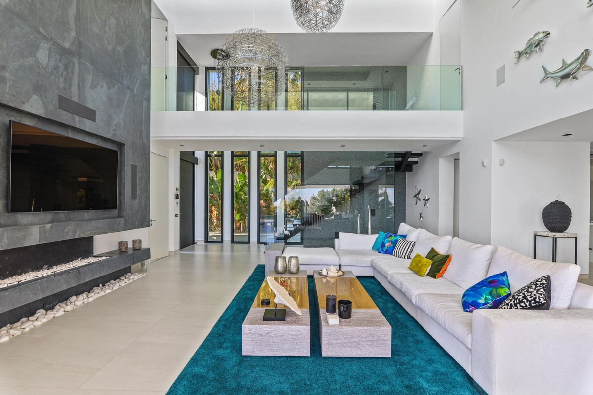 6 Bed Townhouse for sale in Los Flamingos Costa Del Sol, Málaga, Spain