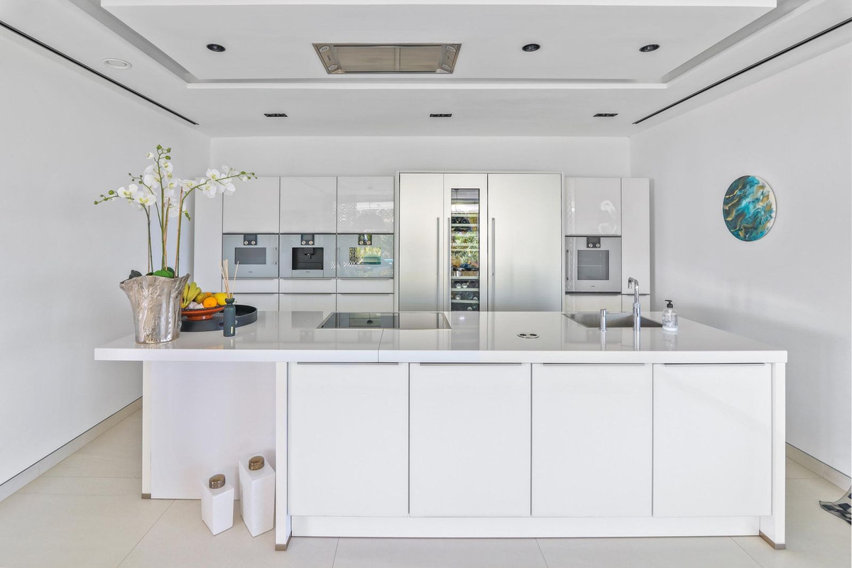 6 Bed Townhouse for sale in Los Flamingos Costa Del Sol, Málaga, Spain