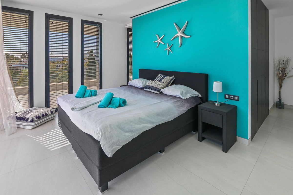6 Bed Townhouse for sale in Los Flamingos Costa Del Sol, Málaga, Spain