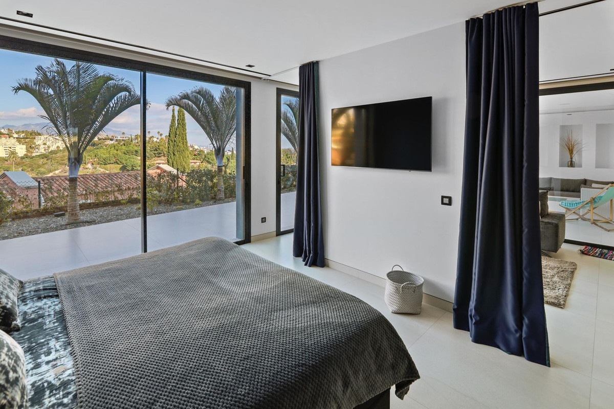 6 Bed Townhouse for sale in Los Flamingos Costa Del Sol, Málaga, Spain