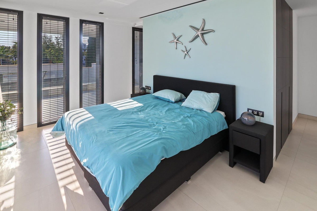 6 Bed Townhouse for sale in Los Flamingos Costa Del Sol, Málaga, Spain