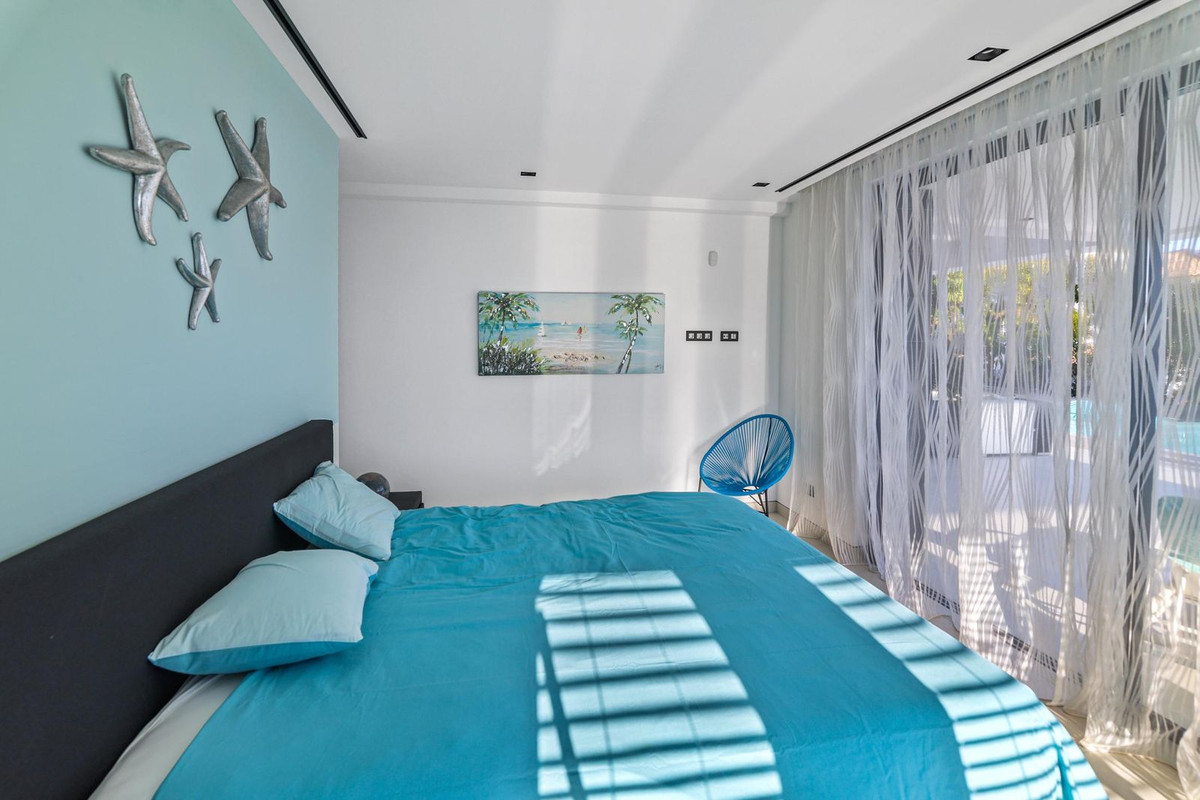 6 Bed Townhouse for sale in Los Flamingos Costa Del Sol, Málaga, Spain