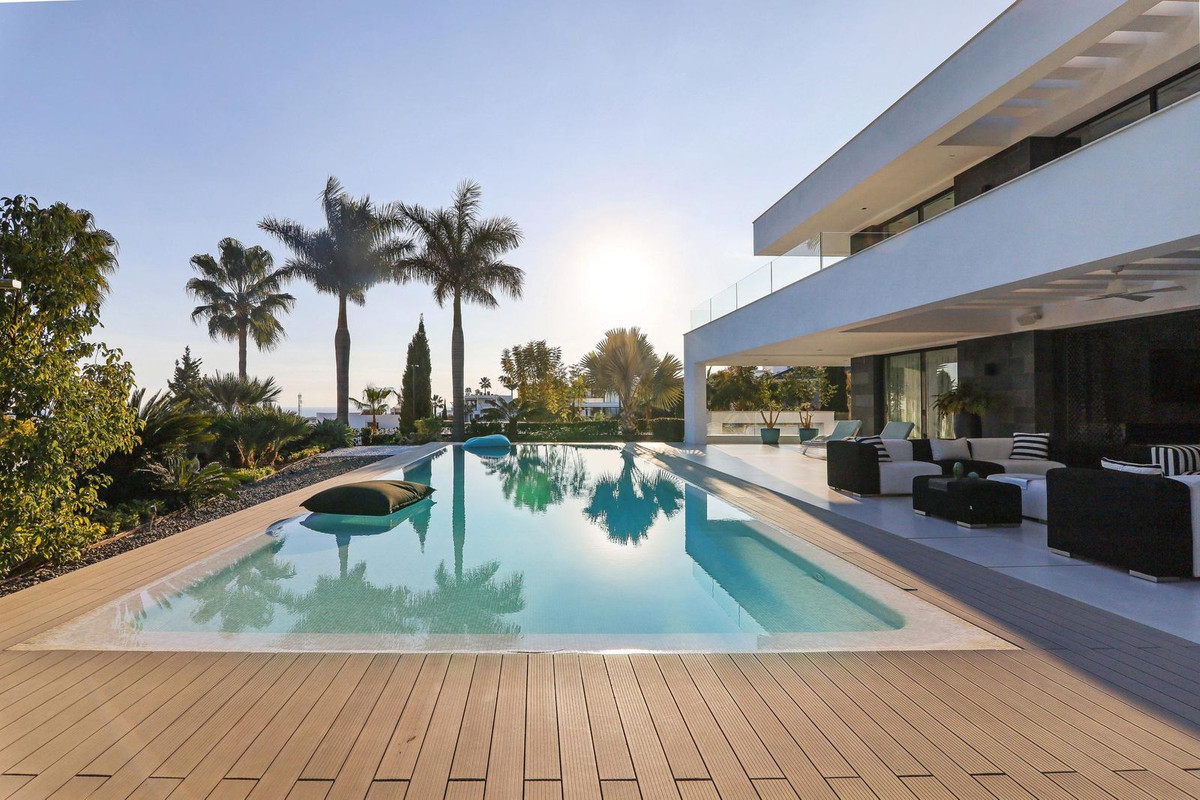 6 Bed Townhouse for sale in Los Flamingos Costa Del Sol, Málaga, Spain