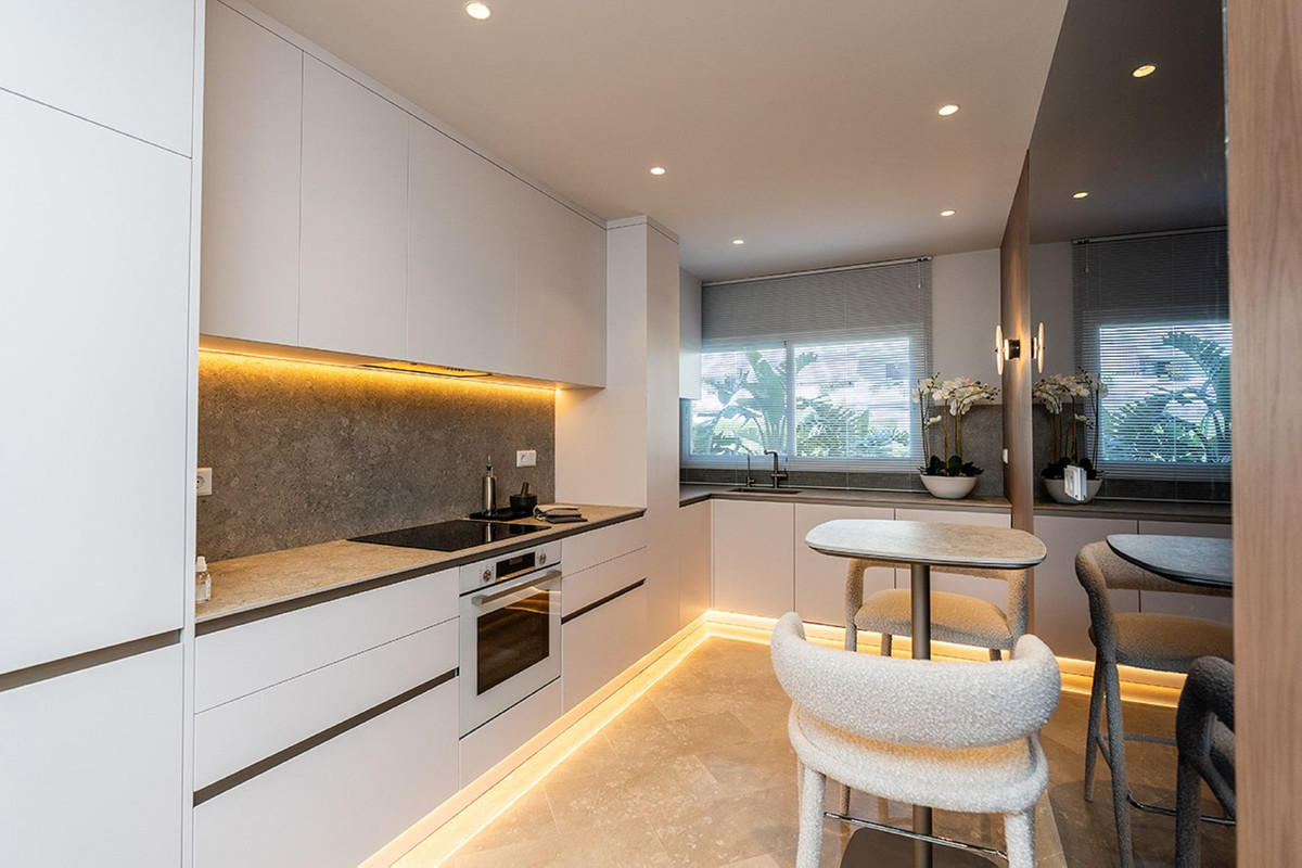 Se vende Apartamento Planta Media de 2 dormitorios en Costa Del Sol, Málaga, España