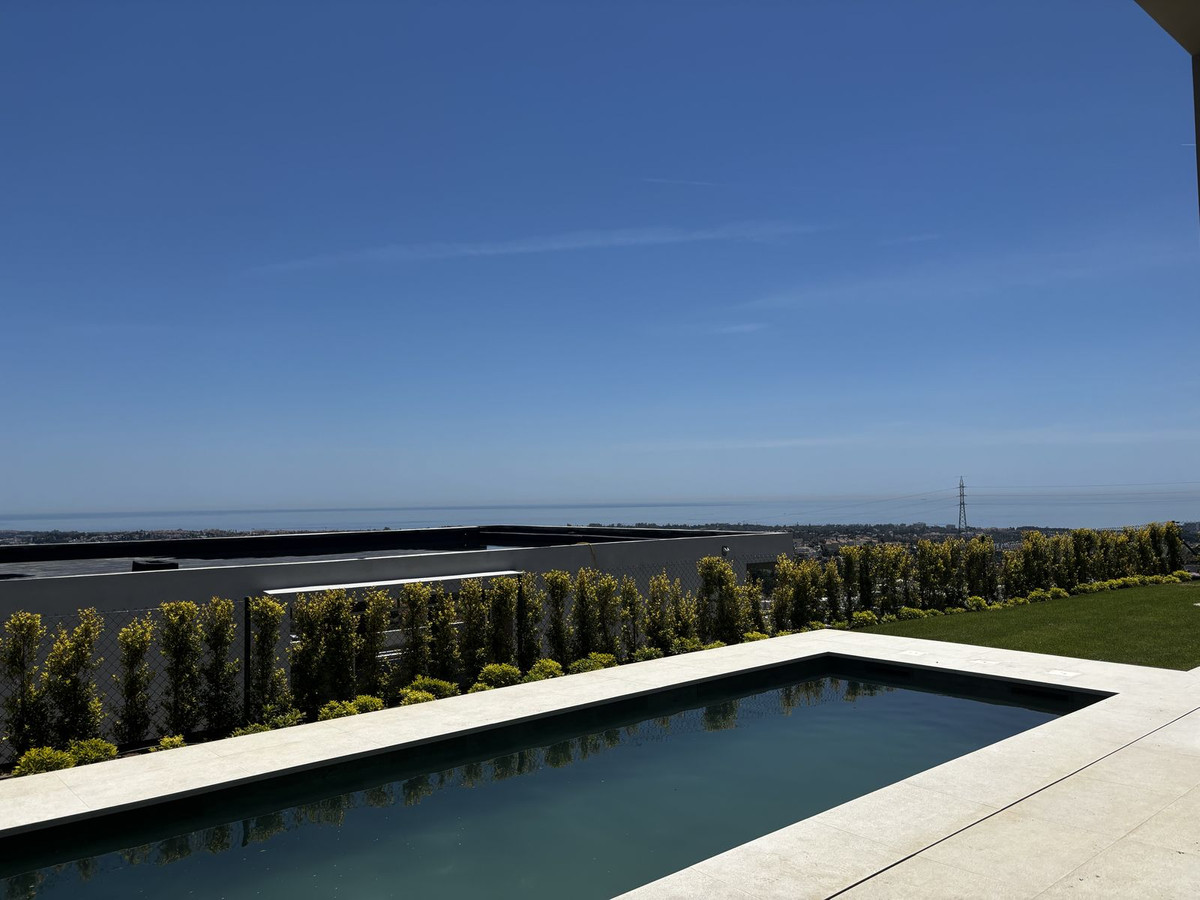 3 Bed Townhouse for sale in Benahavís Costa Del Sol, Málaga, Spain