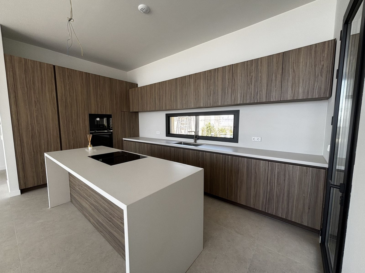 3 Bed Townhouse for sale in Benahavís Costa Del Sol, Málaga, Spain