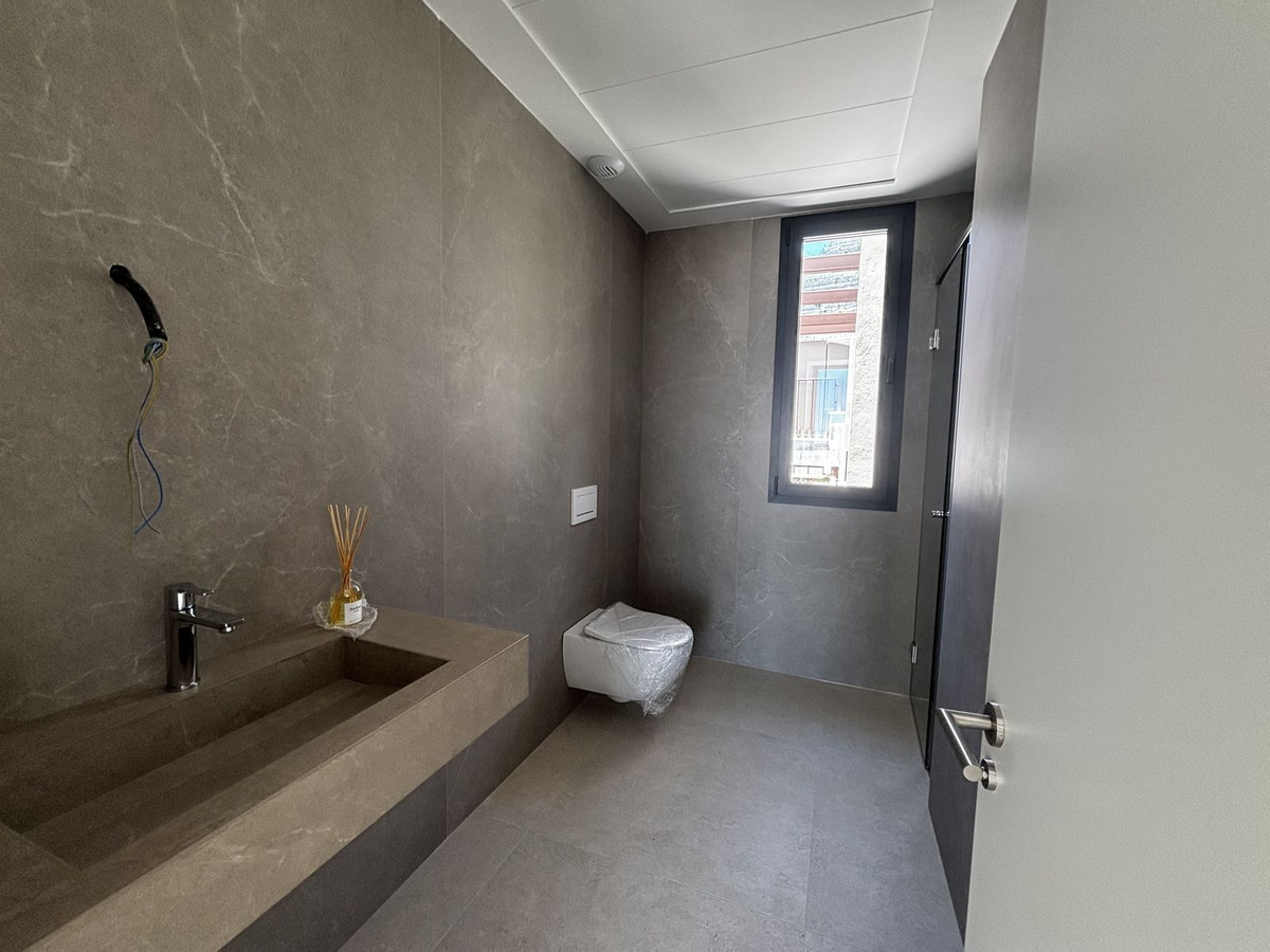 3 Bed Townhouse for sale in Benahavís Costa Del Sol, Málaga, Spain