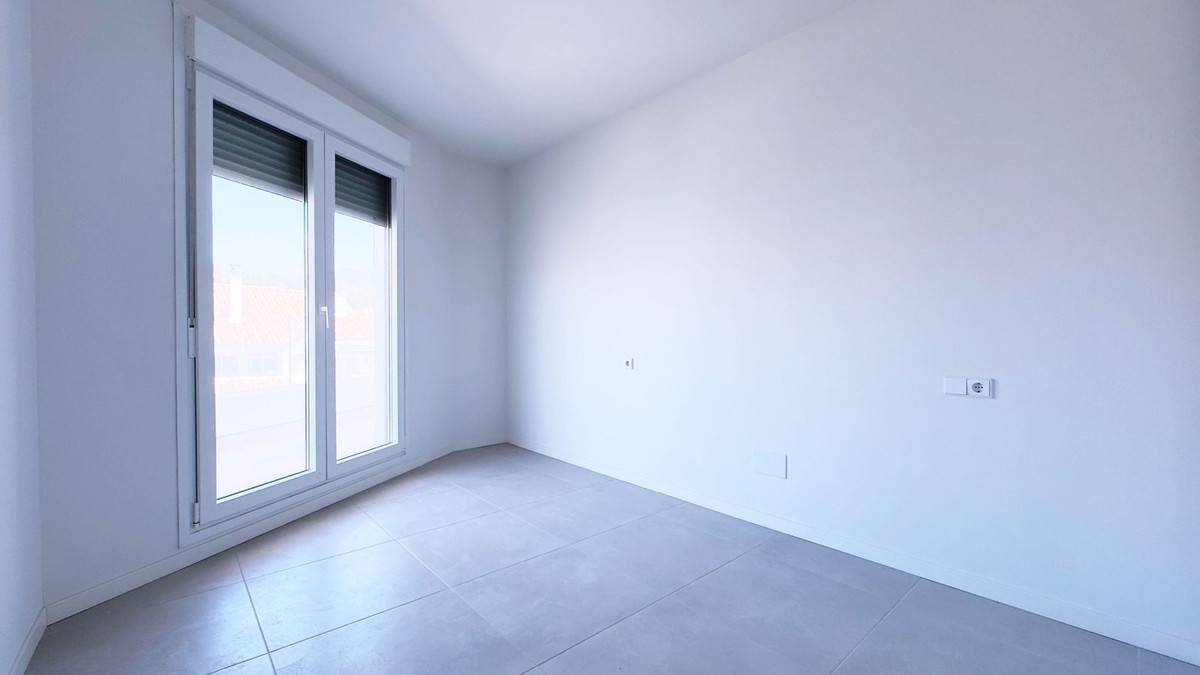 3 Bed Apartment for sale in Nueva Andalucía Costa Del Sol, Málaga, Spain