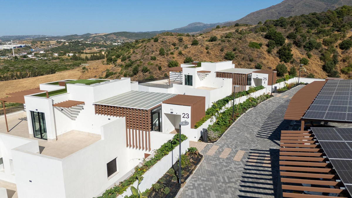 3 Bed Apartment for sale in Estepona Costa Del Sol, Málaga, Spain