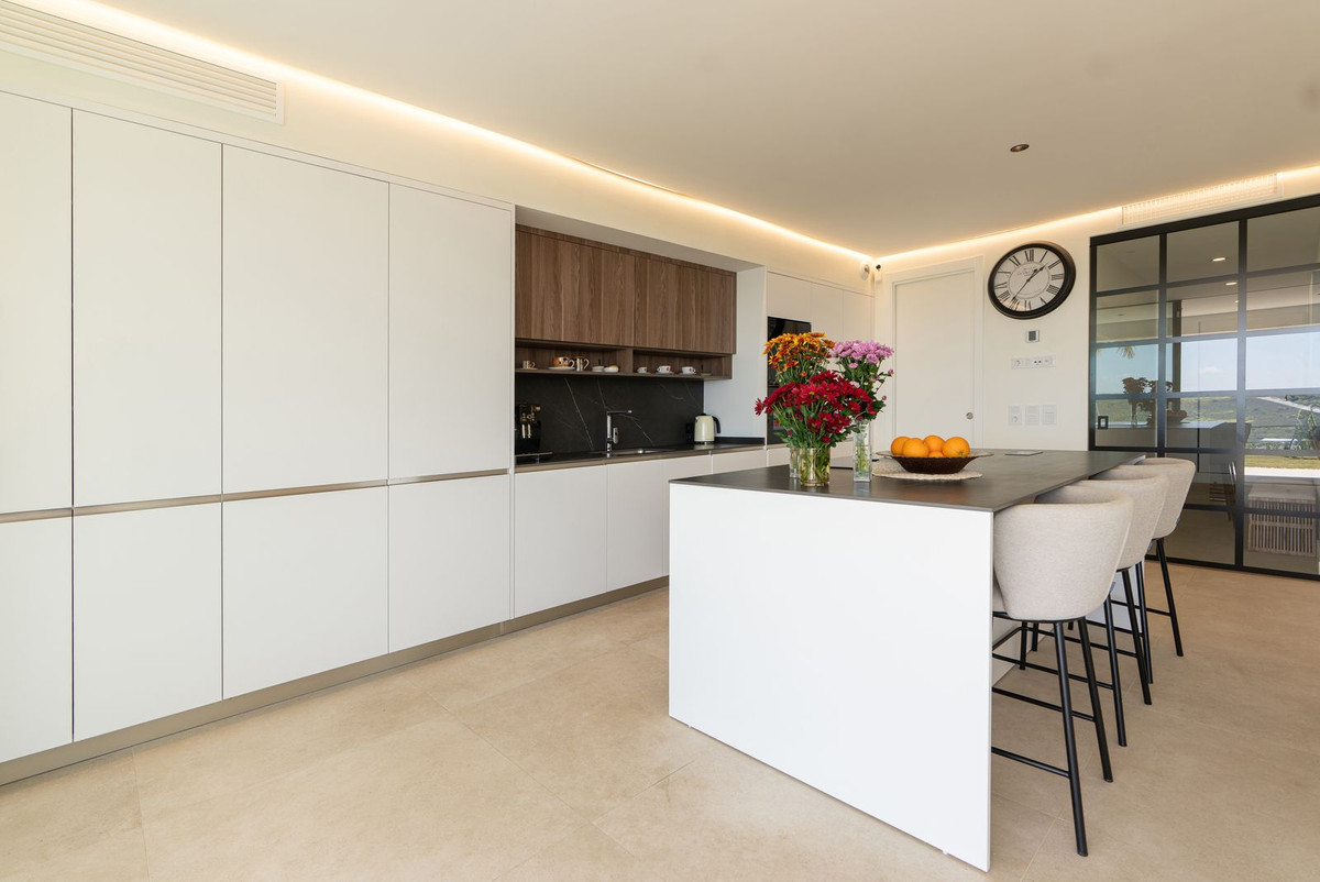 3 Bed Apartment for sale in Estepona Costa Del Sol, Málaga, Spain