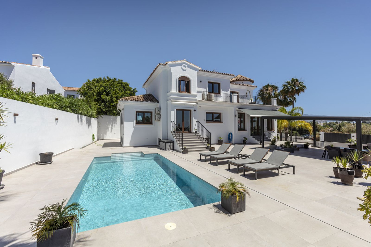 6 Bed Townhouse for sale in Estepona Costa Del Sol, Málaga, Spain
