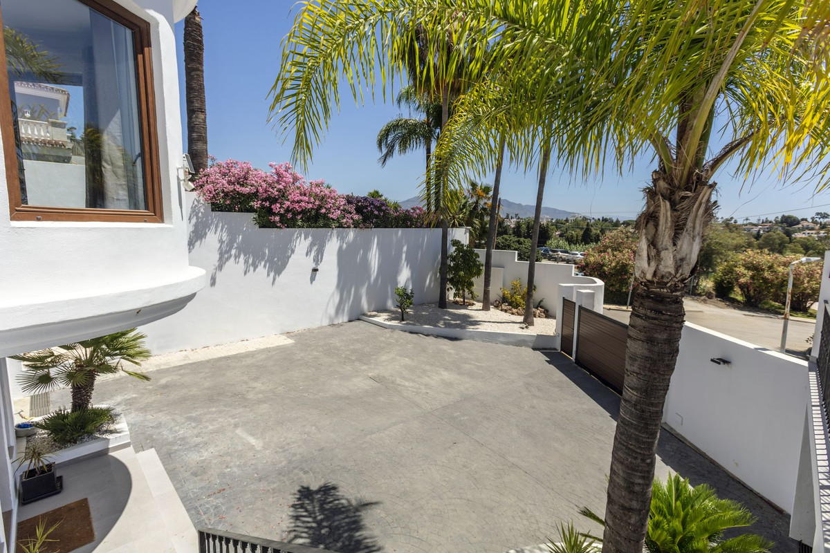 6 Bed Townhouse for sale in Estepona Costa Del Sol, Málaga, Spain
