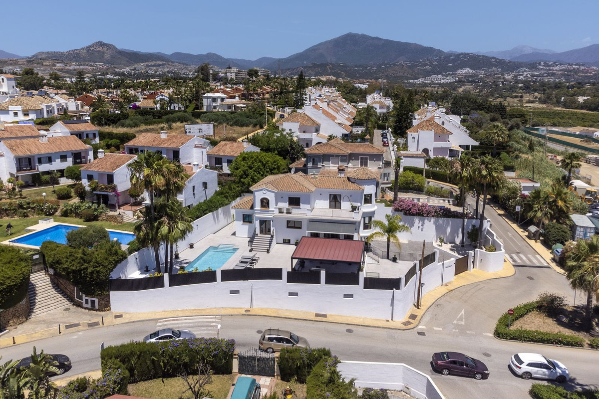 6 Bed Townhouse for sale in Estepona Costa Del Sol, Málaga, Spain