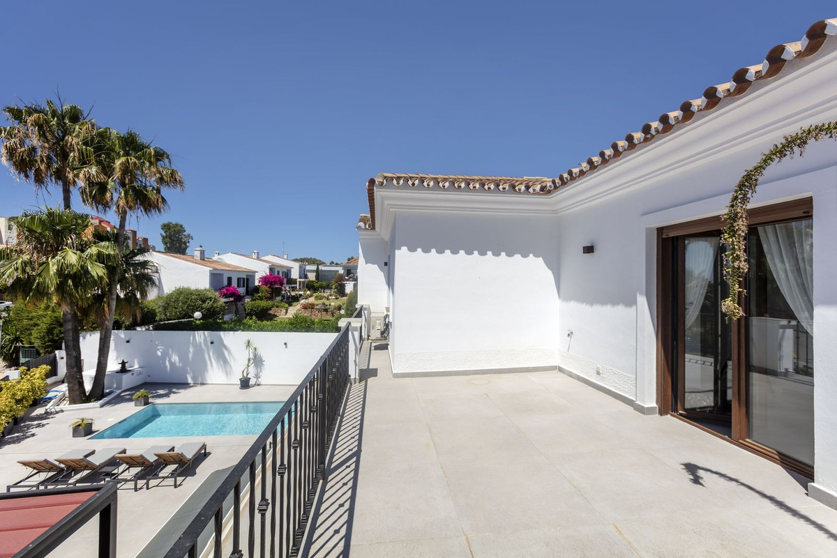 6 Bed Townhouse for sale in Estepona Costa Del Sol, Málaga, Spain