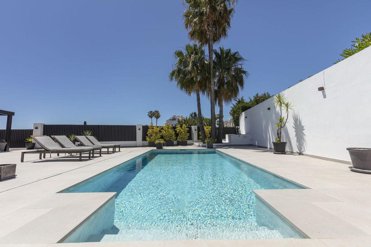 6 Bed Townhouse for sale in Estepona Costa Del Sol, Málaga, Spain