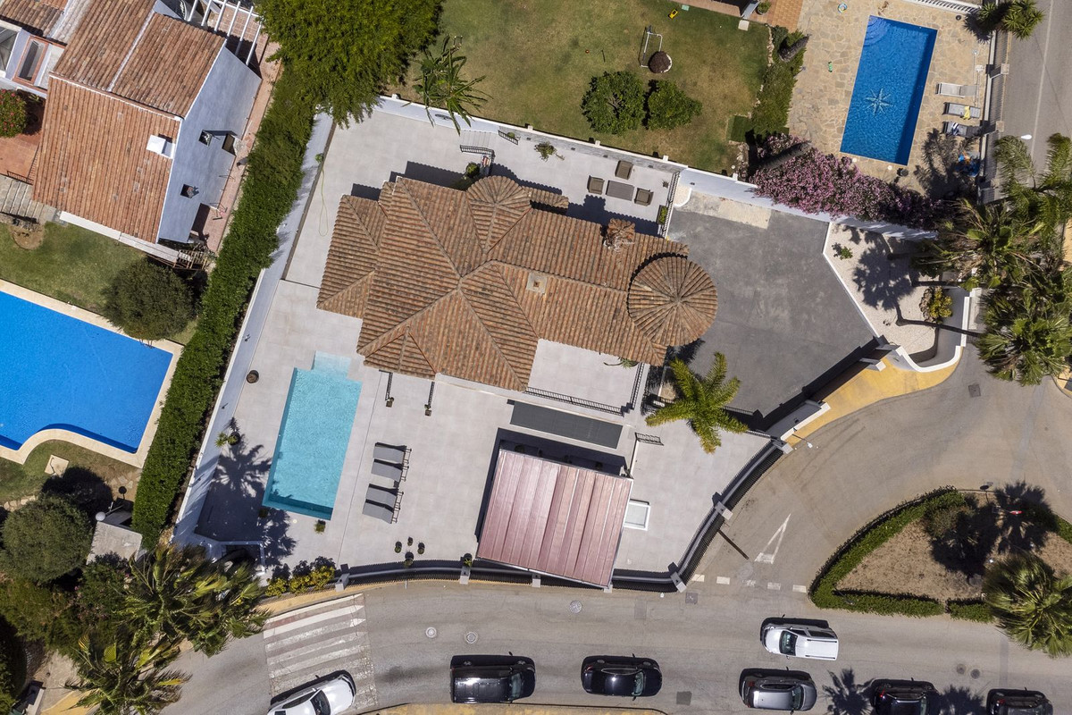 6 Bed Townhouse for sale in Estepona Costa Del Sol, Málaga, Spain