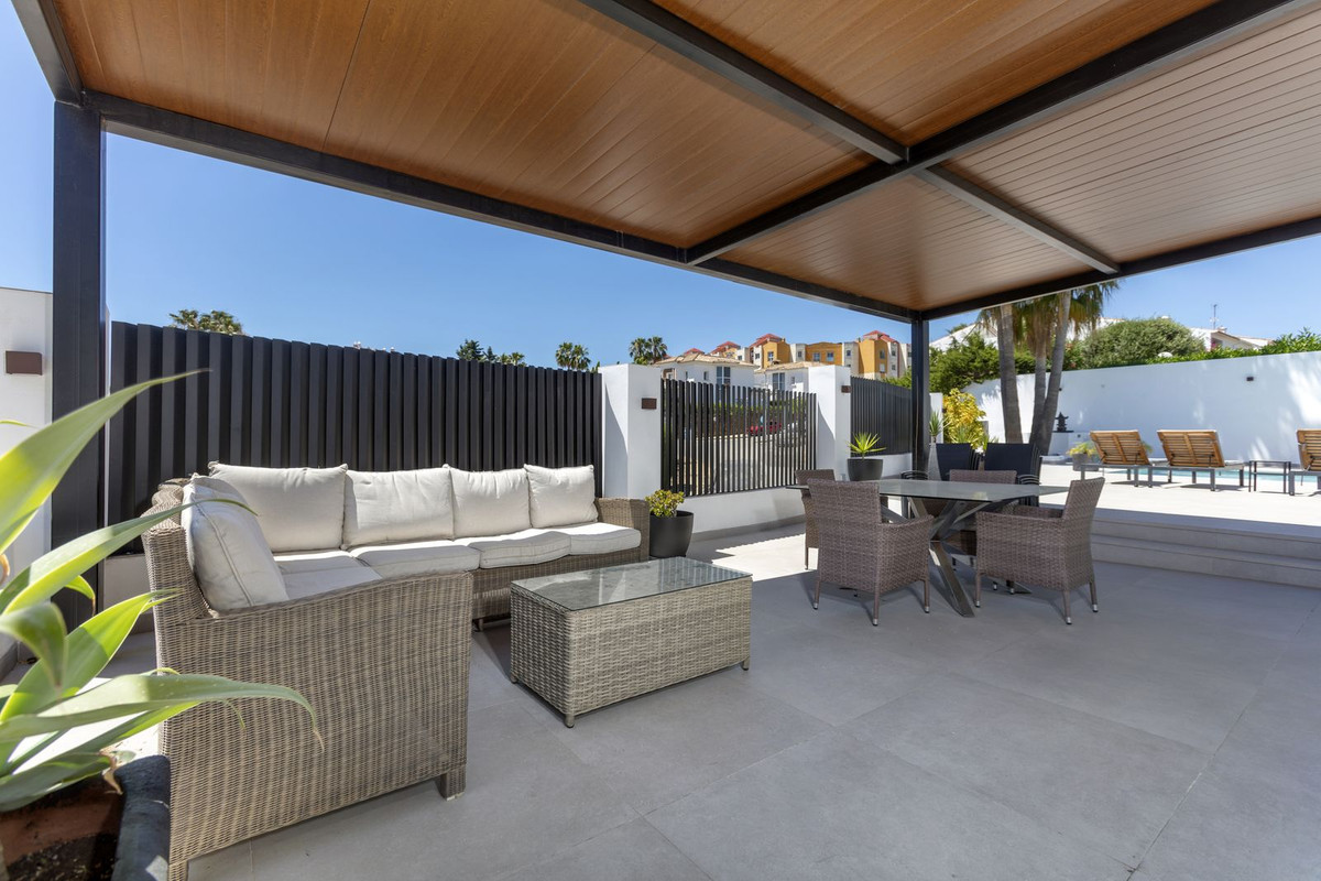 6 Bed Townhouse for sale in Estepona Costa Del Sol, Málaga, Spain