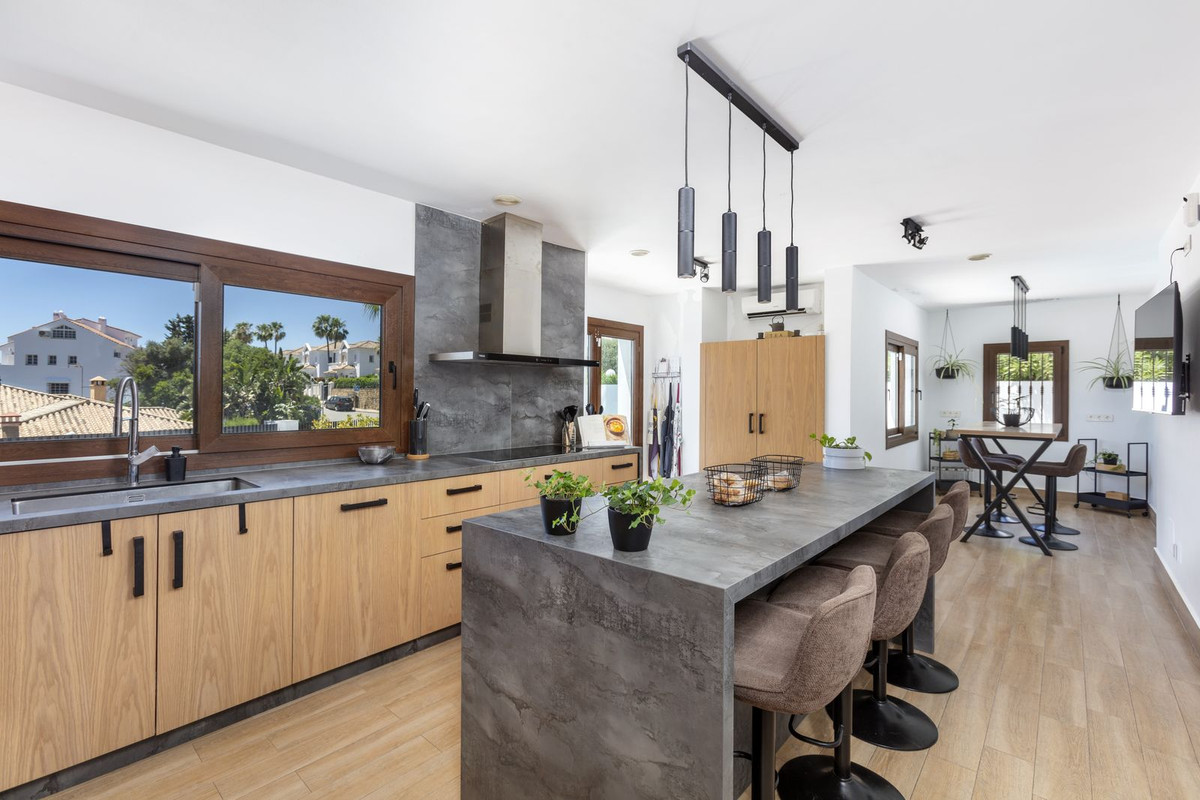6 Bed Townhouse for sale in Estepona Costa Del Sol, Málaga, Spain