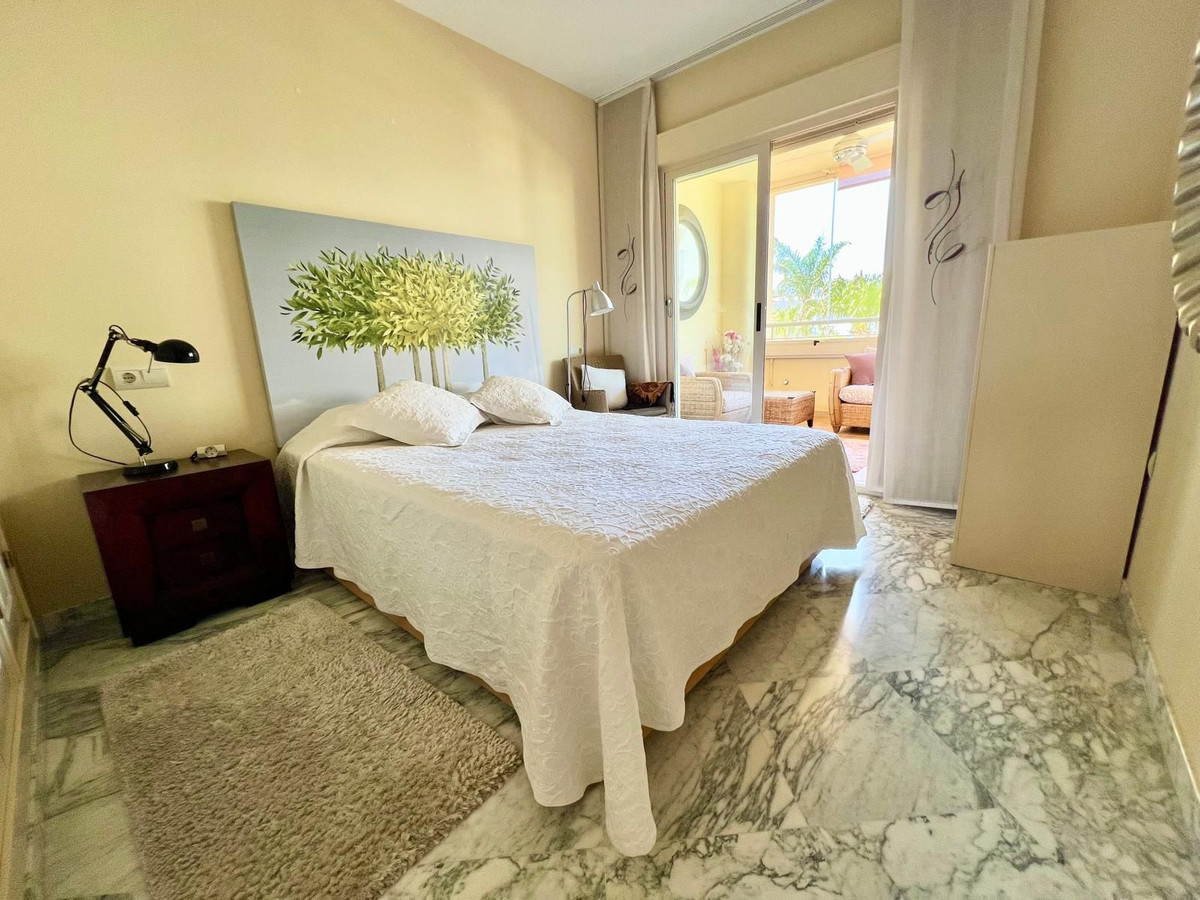 Se vende Apartamento Planta Media de 2 dormitorios en Costa Del Sol, Málaga, España