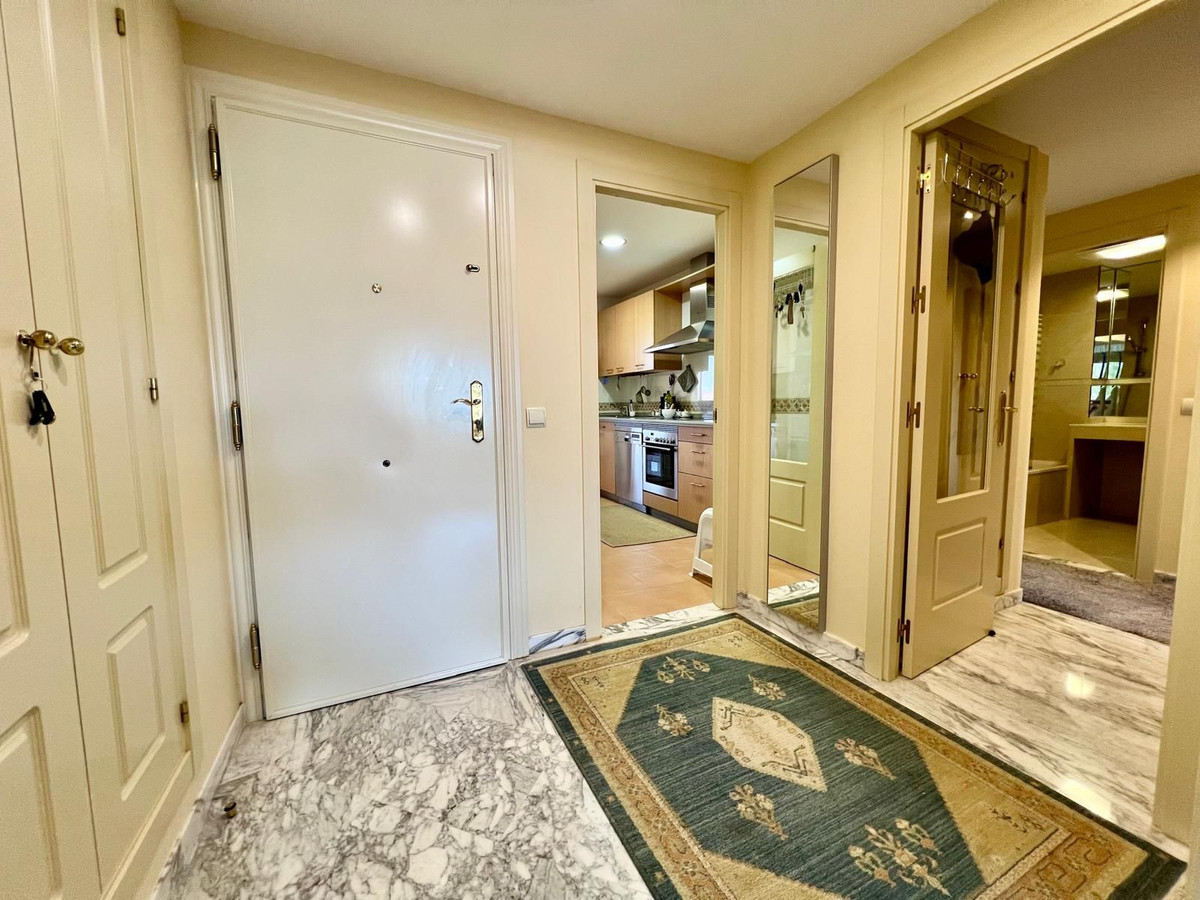 Se vende Apartamento Planta Media de 2 dormitorios en Costa Del Sol, Málaga, España