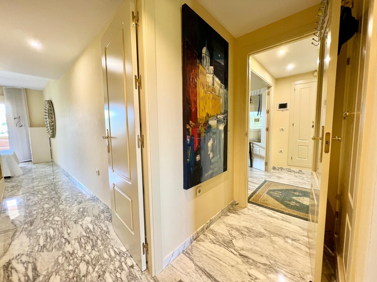 Se vende Apartamento Planta Media de 2 dormitorios en Costa Del Sol, Málaga, España