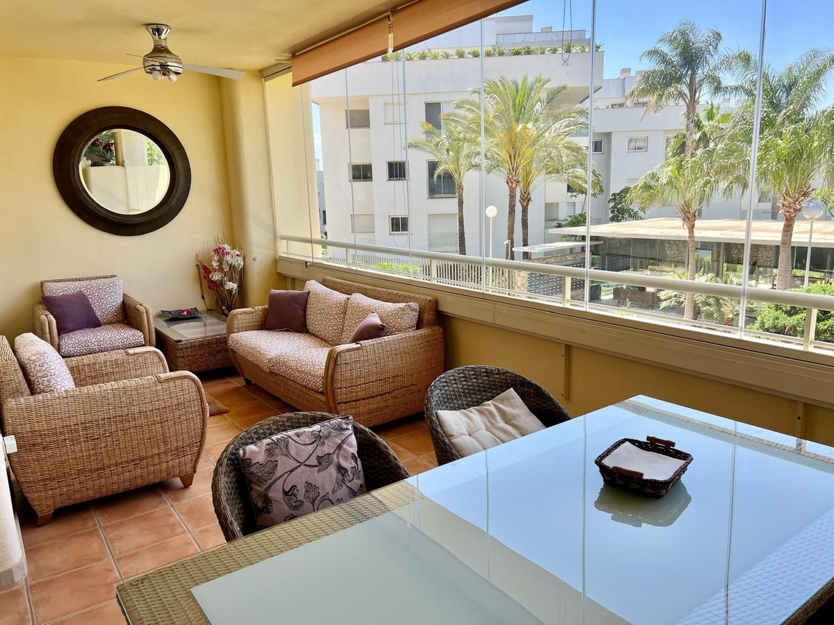 Se vende Apartamento Planta Media de 2 dormitorios en Costa Del Sol, Málaga, España
