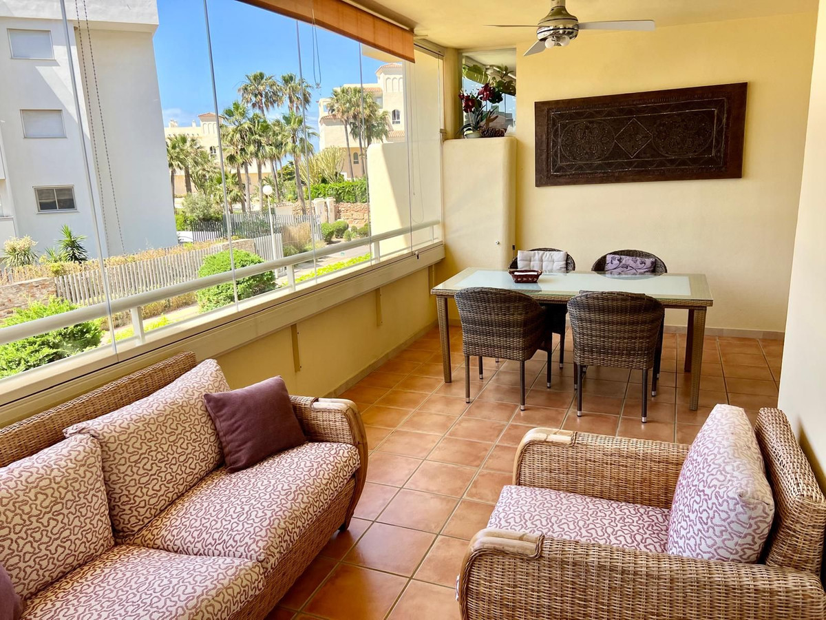 Se vende Apartamento Planta Media de 2 dormitorios en Costa Del Sol, Málaga, España