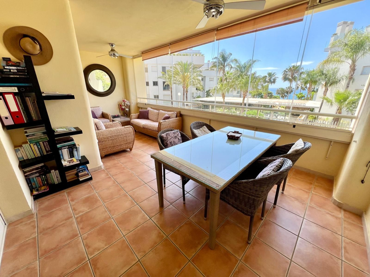 Se vende Apartamento Planta Media de 2 dormitorios en Costa Del Sol, Málaga, España