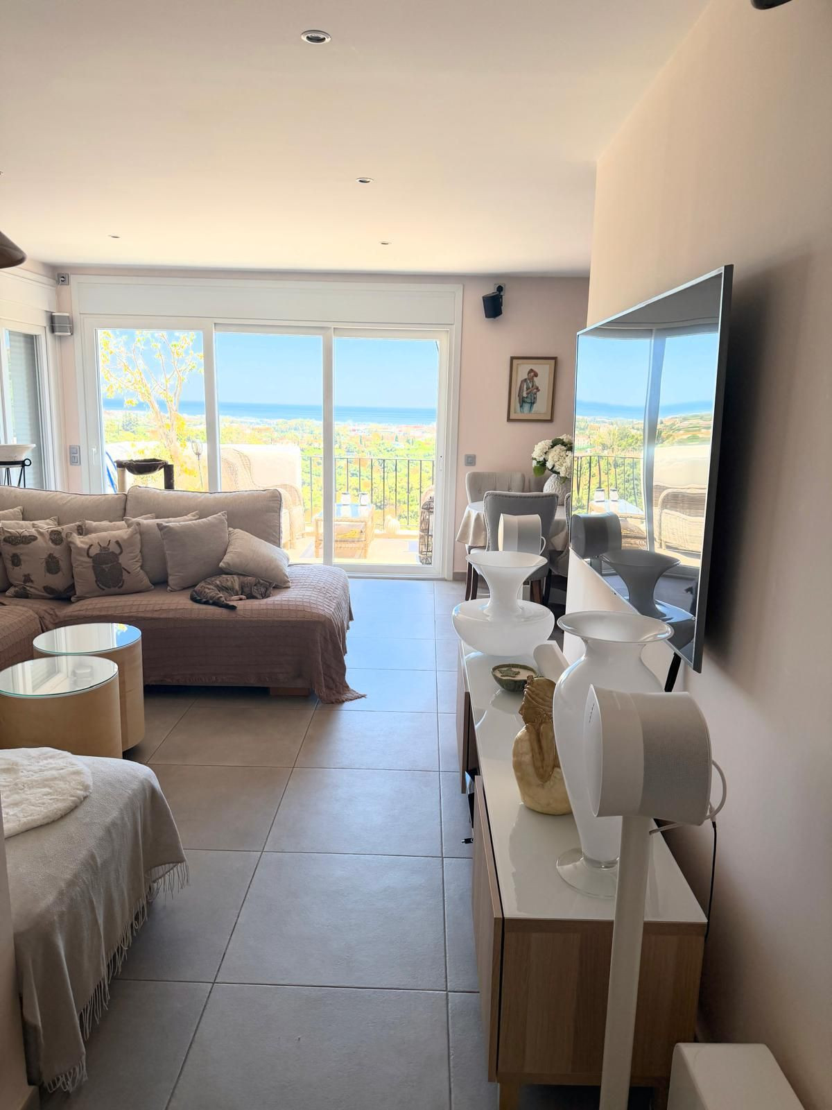 2 Bed Apartment for sale in Benahavís Costa Del Sol, Málaga, Spain