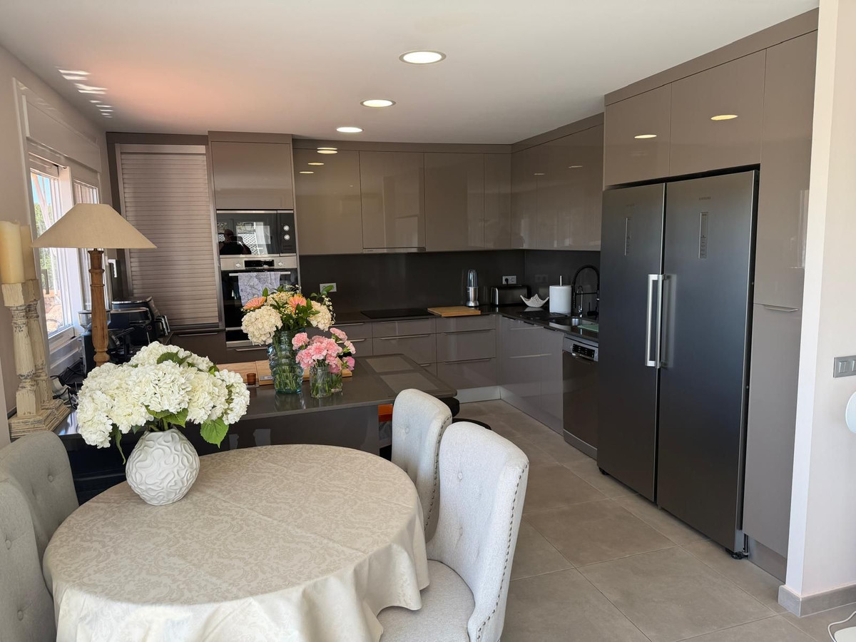 2 Bed Apartment for sale in Benahavís Costa Del Sol, Málaga, Spain