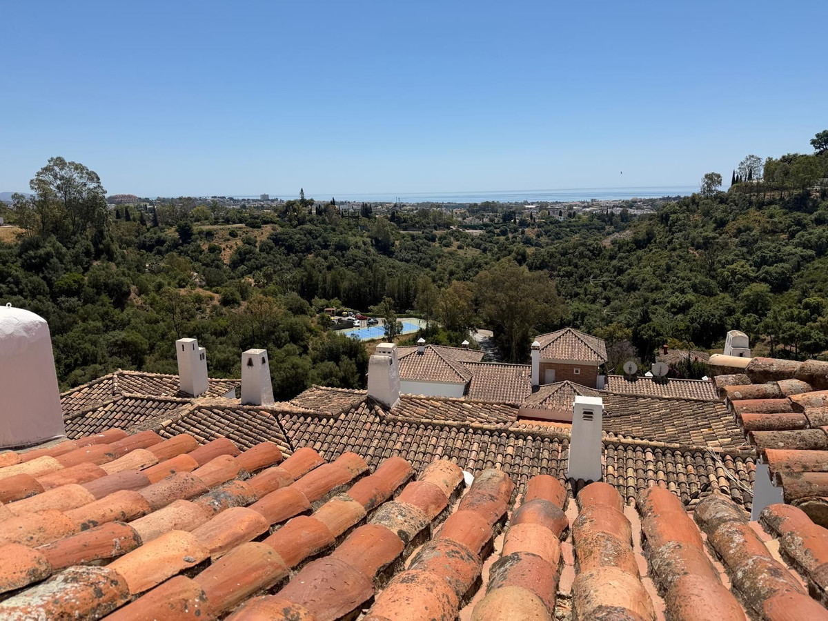 2 Bed Apartment for sale in Benahavís Costa Del Sol, Málaga, Spain