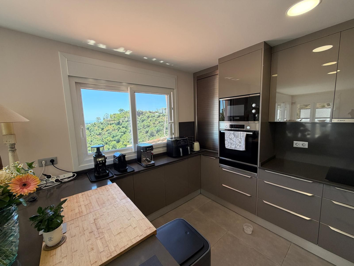 2 Bed Apartment for sale in Benahavís Costa Del Sol, Málaga, Spain