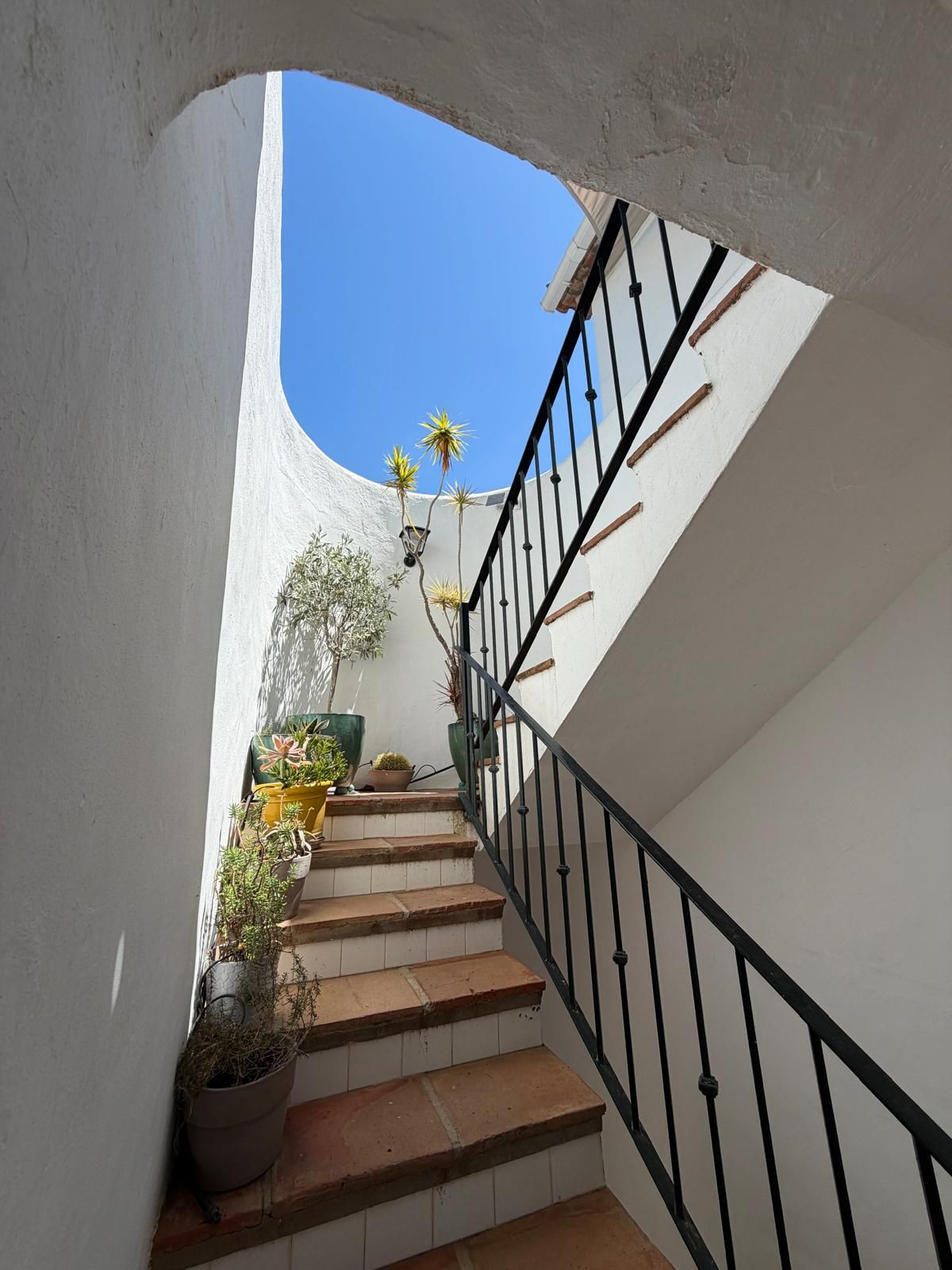 2 Bed Apartment for sale in Benahavís Costa Del Sol, Málaga, Spain