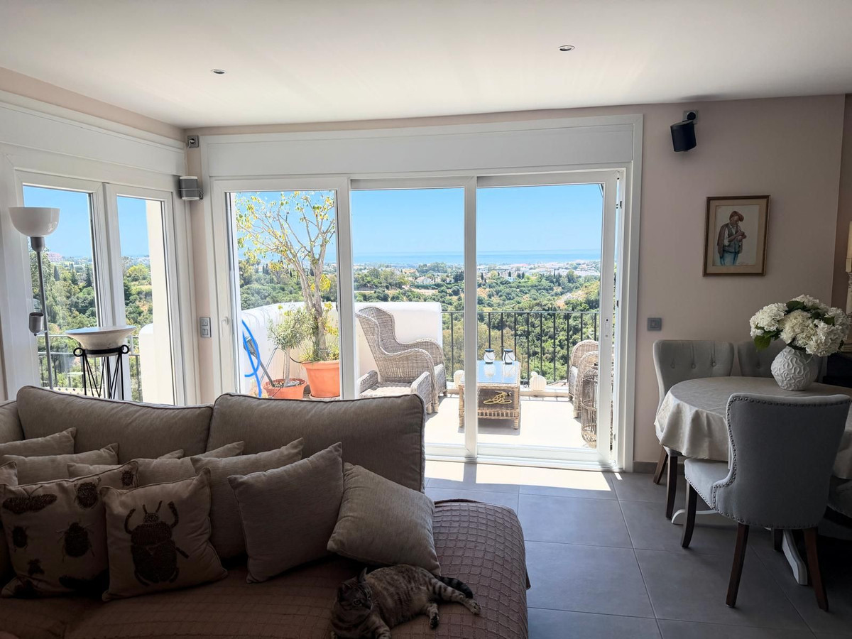 2 Bed Apartment for sale in Benahavís Costa Del Sol, Málaga, Spain