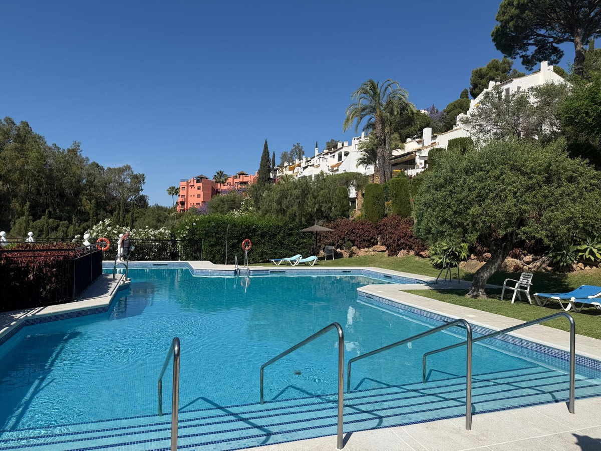 2 Bed Apartment for sale in Benahavís Costa Del Sol, Málaga, Spain