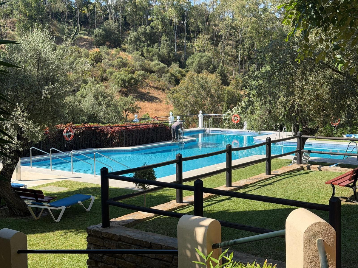 2 Bed Apartment for sale in Benahavís Costa Del Sol, Málaga, Spain