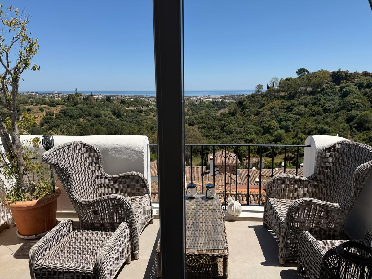 2 Bed Apartment for sale in Benahavís Costa Del Sol, Málaga, Spain