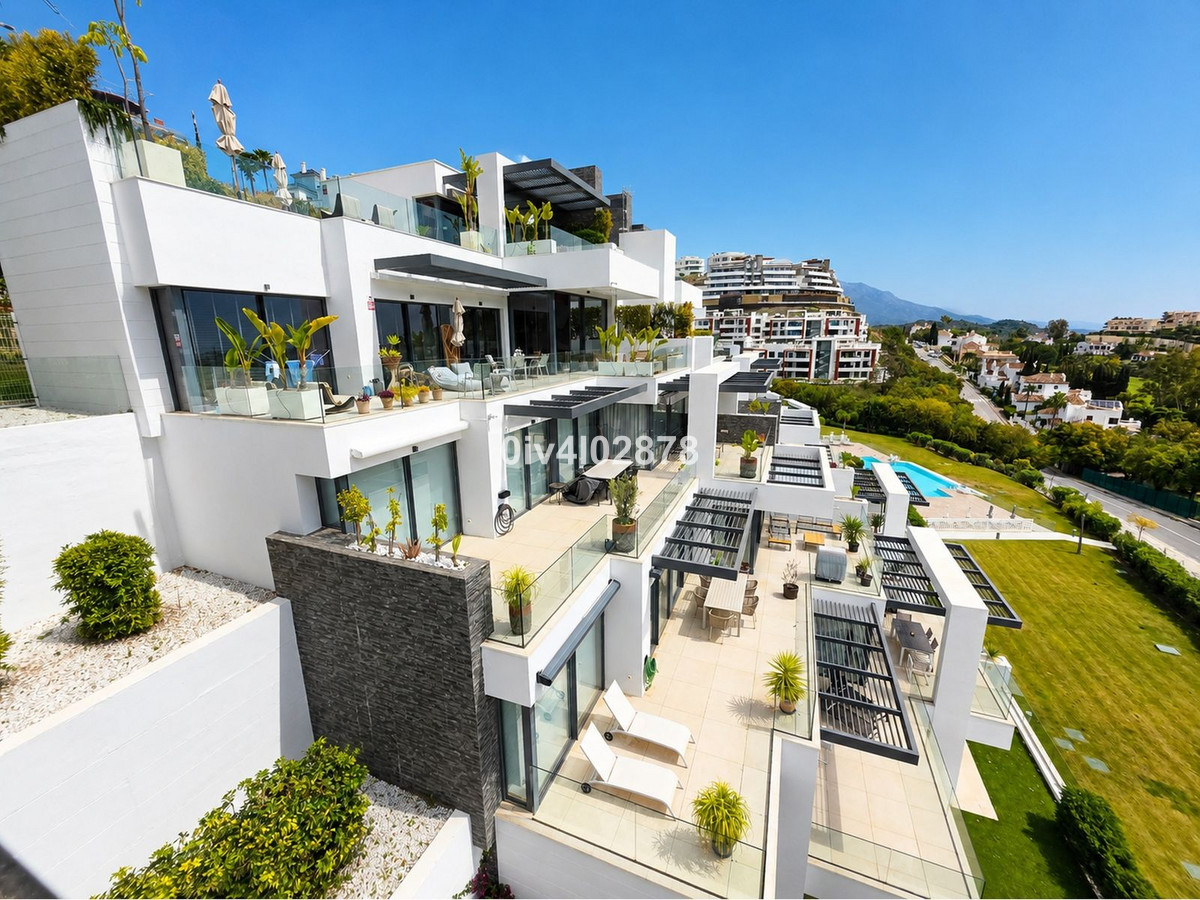 3 Bed Apartment for sale in La Quinta Costa Del Sol, Málaga, Spain