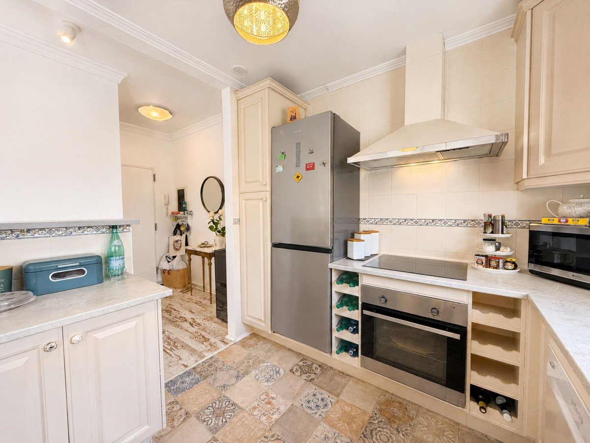 2 Bed Apartment for sale in Estepona Costa Del Sol, Málaga, Spain