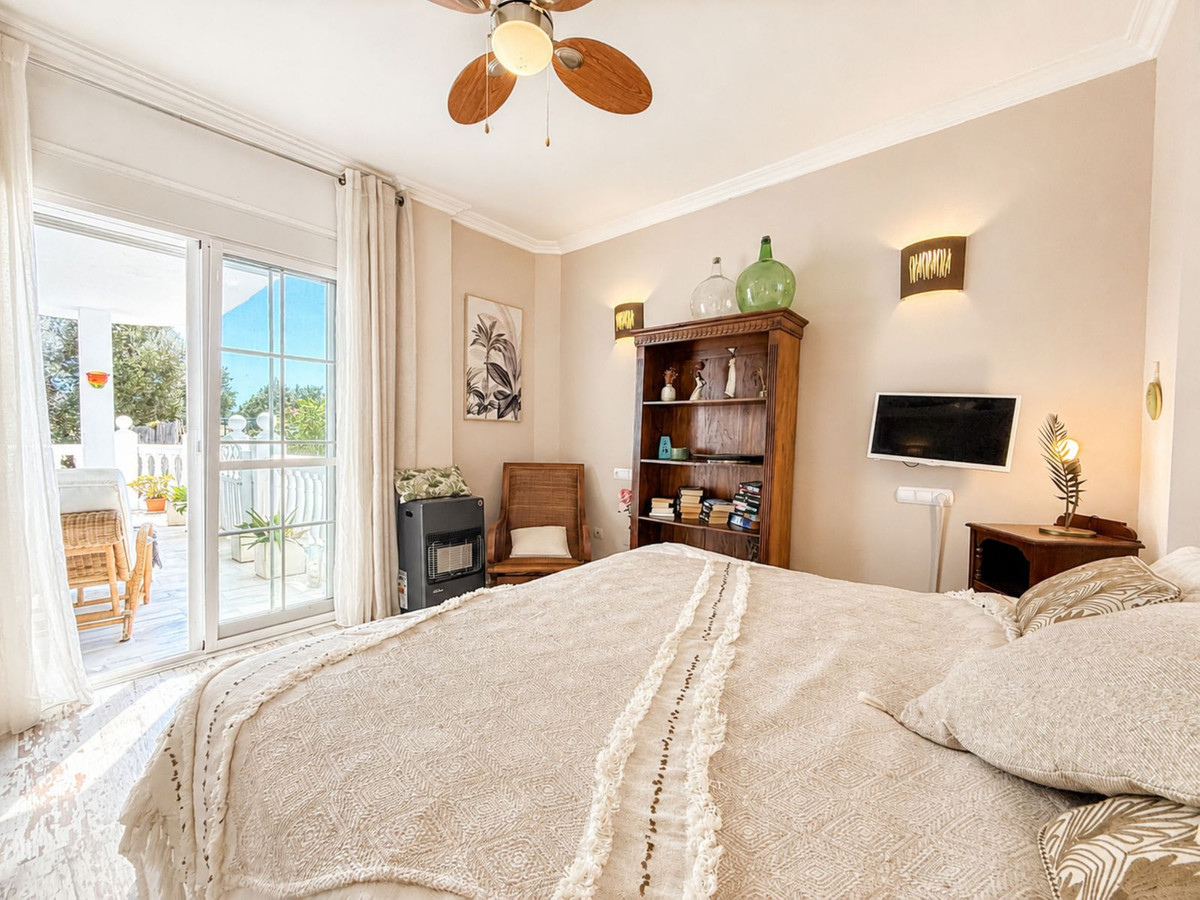 2 Bed Apartment for sale in Estepona Costa Del Sol, Málaga, Spain