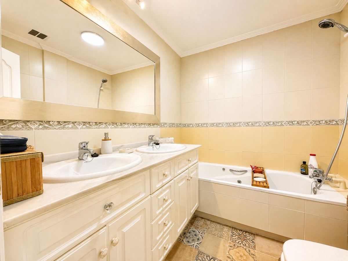 2 Bed Apartment for sale in Estepona Costa Del Sol, Málaga, Spain