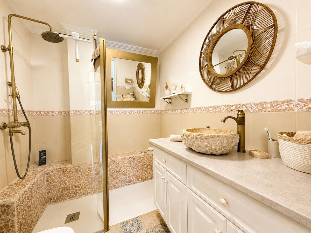 2 Bed Apartment for sale in Estepona Costa Del Sol, Málaga, Spain