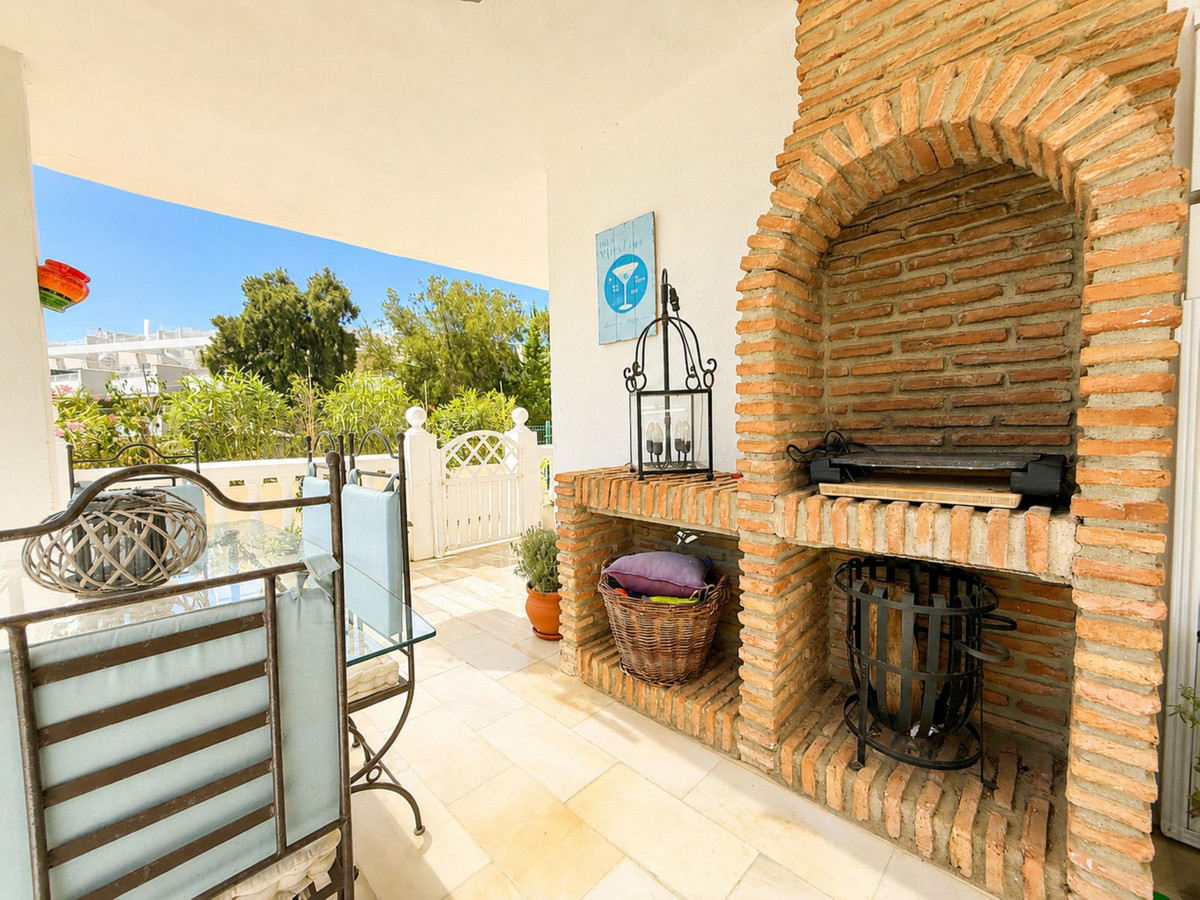 2 Bed Apartment for sale in Estepona Costa Del Sol, Málaga, Spain