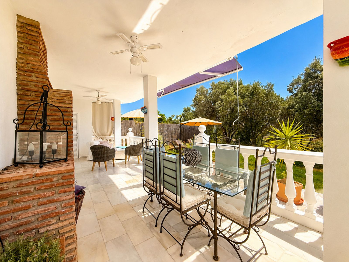 2 Bed Apartment for sale in Estepona Costa Del Sol, Málaga, Spain