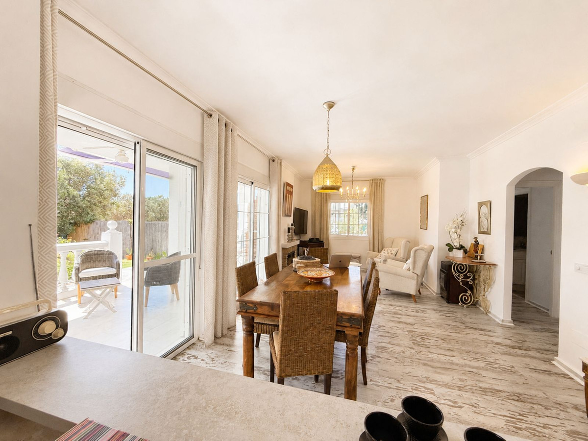 2 Bed Apartment for sale in Estepona Costa Del Sol, Málaga, Spain