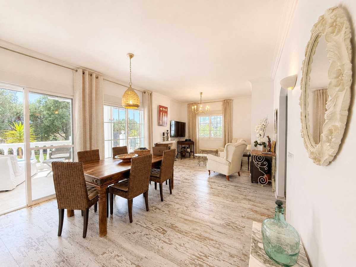 2 Bed Apartment for sale in Estepona Costa Del Sol, Málaga, Spain