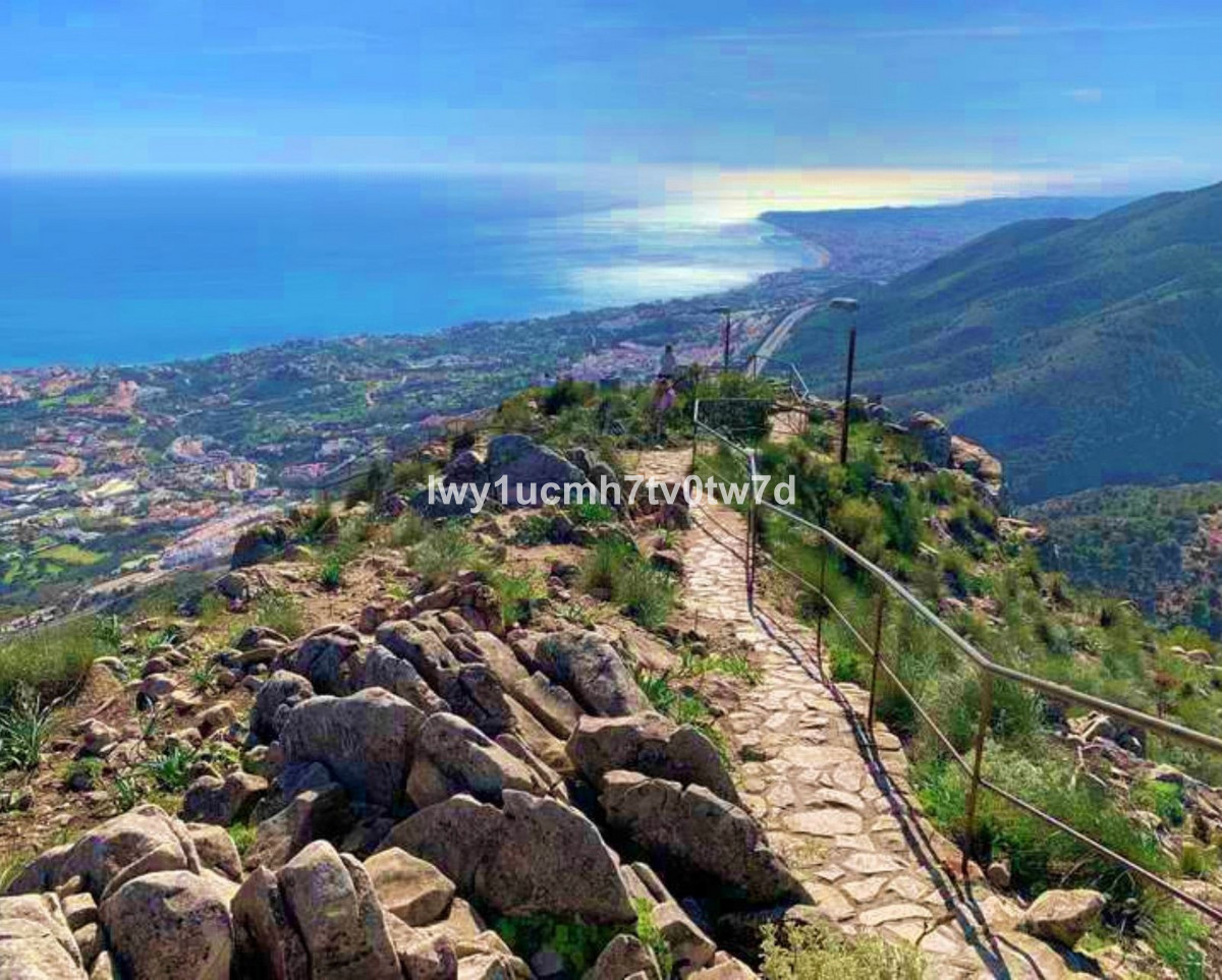 3 Bed Apartment for sale in Arroyo De La Miel Costa Del Sol, Málaga, Spain